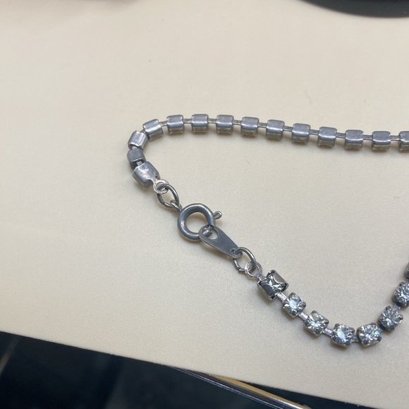 Vintage rhinestone clear and green rhinestone teardrop necklace. - Picture 6 of 7